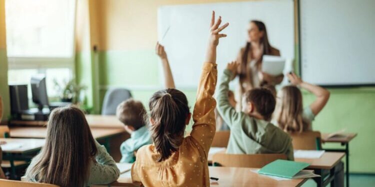 Rënie e nxënësve, universitetet mbahen nga vajzat, alarmi i ri i arsimit në Shqipëri