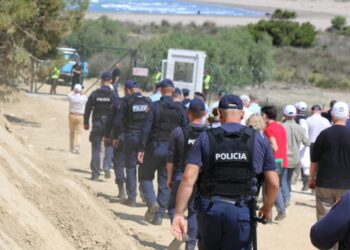 Anila Hoxha: Policia të hetojë jo vetëm protestuesit, por edhe personat e maskuar brenda gardhit në Zvërnec