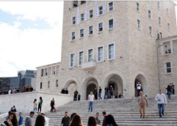 INSTAT: Studentët në ciklin bachelor ranë me 11%