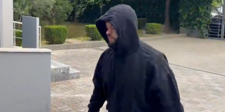 Dëshmitar në gjyqin e Laert Haxhiut, Noizy paraqitet në GJKKO