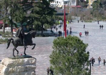 Kreditë rëndojnë familjet, dobësohet aftësia paguese, rritet pesha e huave mbi buxhetet familjare