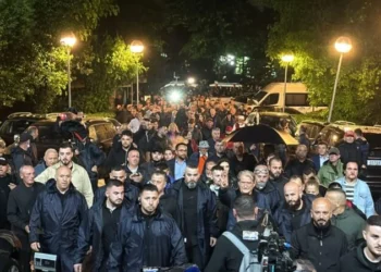 Berisha drejton protestuesit për tek selia e PD-së: Do bëjmë bilancin