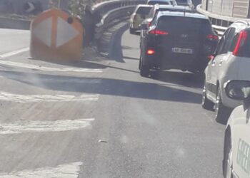 Skandal/ Makina e Policisë abuzon me pushtetin, thyen rregullat e qarkullimit