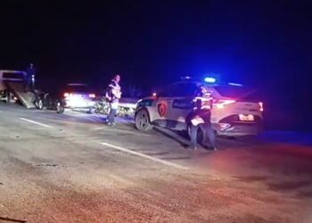 Parakalimi i gabuar nxjerr jashtë rruge dy makinat, përplasen me barrierat e autostradës Fier-Lushnjë