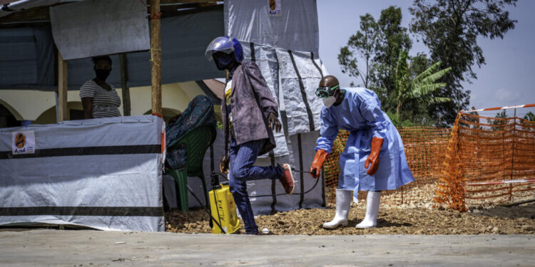 Alarmi nga Ebola/ Shefi i OBSH-së zbarkon në epiqendrën e virusit në Kongo: Po përhapet me shpejtësi, rrezikohen kampet e refugjatëve