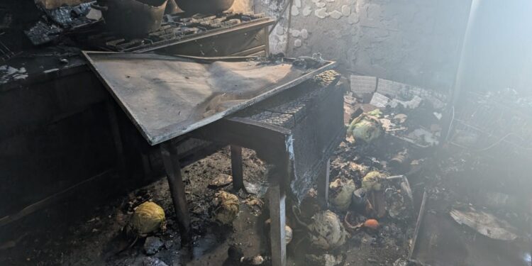 Humbi jetën nga asfiksia nga zjarri në fabrikën e skafeve në Durrës, zbardhet identiteti i viktimës