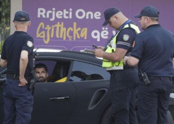 Dy futbollistët e Kombëtares gjobiten nga policia, arsyeja
