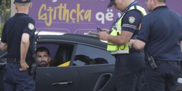 Dy futbollistët e Kombëtares gjobiten nga policia, arsyeja