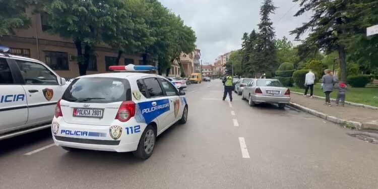 Aksident në Korçë, makina përplas këmbësorin