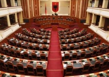 Pesë interpelanca dhe mocion me debat, çfarë pritet të ndodhë sot në Kuvend