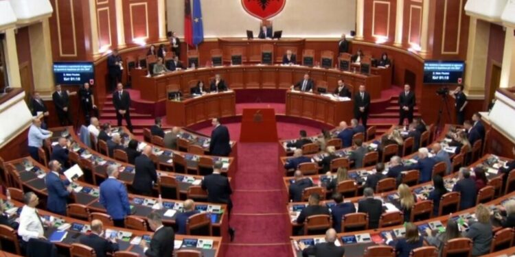 Zbardhet drafti i konsensusit PS-PD/ Kreu i SPAK s’raporton më në Kuvend, por te komisioni ‘Xhafaj’