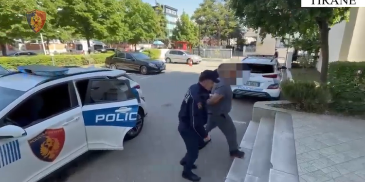 EMRI/ U kap me fara kanabisi, arrestohet 31-vjeçari në Tiranë
