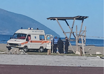 Vlorë, gjendet një person i varur në kullën e vrojtimit të plazhit