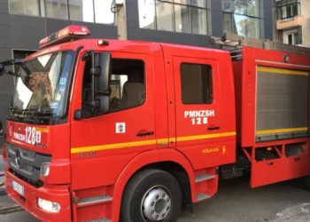 Zjarri në apartamentin te Komuna e Parisit, asfiksohet nga tymi një person