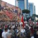 “Zaptuam Shqipërinë”/ Pankarta ironike në protestë vë përballë Ramën dhe Berishën