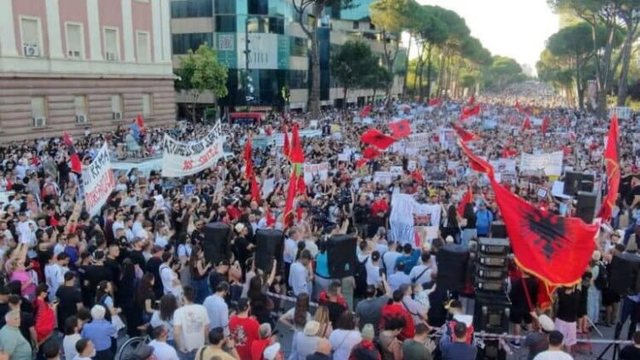 16 ditë protestë/ Pollo: Asnjë përpjekje për dialog, pse nuk reagojnë institucionet?