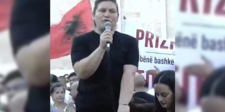 Mamaja e Martin Canit i bashkohet protestës para Kryeministrisë: Duam siguri dhe drejtësi!