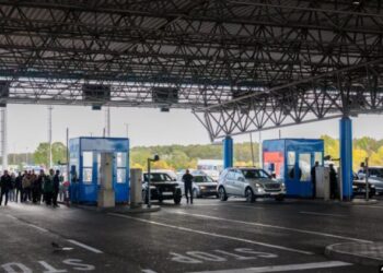 Radhë të gjata dhe fluturime të humbura: BE-ja paralajmëron lehtësime në kufij gjatë verës