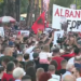 Protestuesja sfidon Ramën: Eja në shesh nëse je burrë
