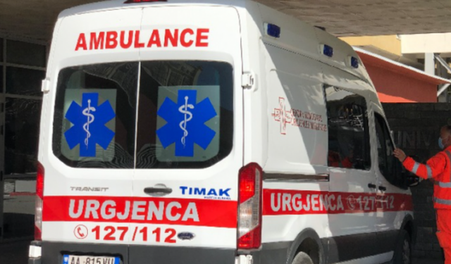 Sherr për mbeturinat, plagoset me thikë një person në Tiranë
