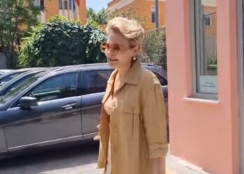 Video/ “Vdiq babai i Ilirit, e morët vesh”, Kryemadhi në SPAK me gazetarët: Prandaj jam pak kështu…