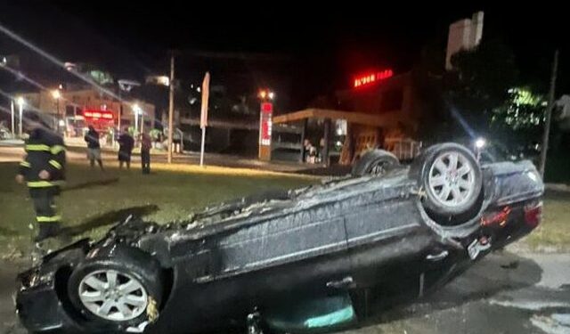 “Benzi” përplaset me shtyllën e ndriçimit, humb jetën 43-vjeçari në Lushnje