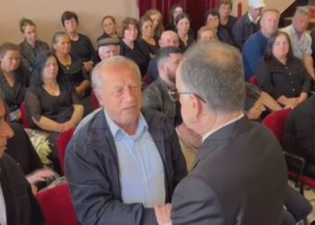 Video/ Revoltë në homazhet për Enea Mekollin, familjarët ‘shpërthejnë’ ndaj Begaj: Na fundoset!