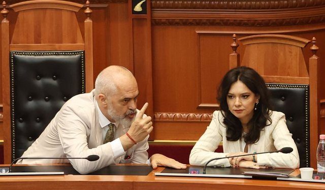 Spiropali rendit problemet e qeverisjes: Pushteti po i tejkalon institucionet