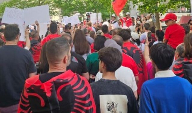 Nga Tirana në Toronto, shqiptarët në Kanada i bashkohen thirrjeve për largimin e Ramës