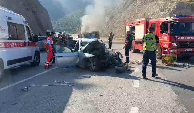 Detaje nga aksidenti tragjik në bypass-in e Vlorës: Viktimë një 35-vjeçar, tre të huaj mbetën të plagosur
