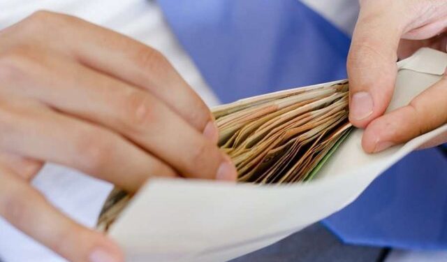 Profesionet që u paguan më shumë në tremujorin e parë, kryesojnë bankierët dhe IT