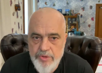 “13 vite në pushtet, shqiptarët pa drita e ujë”/ Rama humb durimin me gazetaren, braktis intervistën