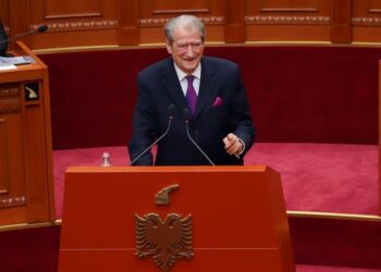 Berisha në Kuvend: Shqiptarët janë ngritur kundër diktaturës autoritare dhe narkoshtetit të vetëm në Evropë