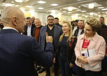 “Boll, mos u merr me llafe”/ Përplasje në GJKKO mes Metës dhe Kryemadhit