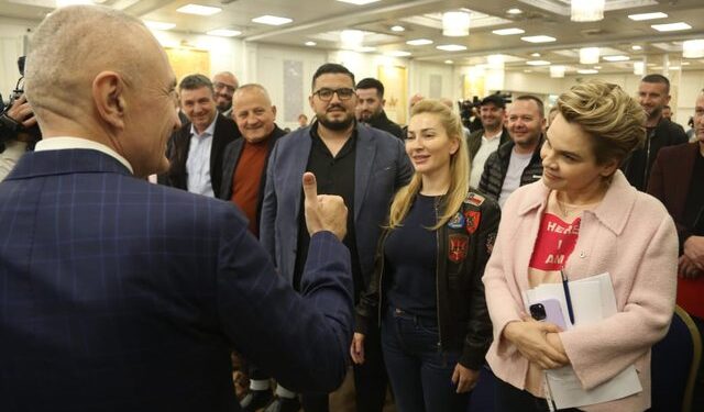 “Boll, mos u merr me llafe”/ Përplasje në GJKKO mes Metës dhe Kryemadhit