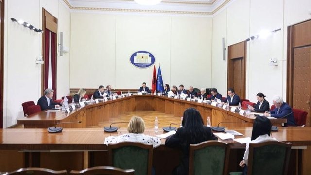 PS refuzon kërkesat e protestuesve, rrëzon kërkesën e PD për mocion me debat