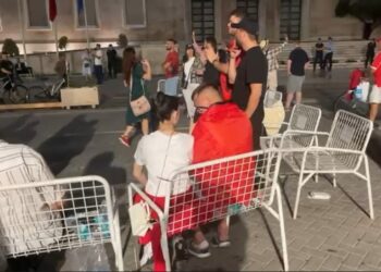 Një grup protestuesish do të kalojnë përsëri natën te kryeministria