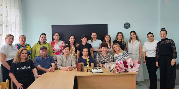 Mijëra nxënës të edukuar në 40 vite, mësuesja Drita Bugaçi del në pension