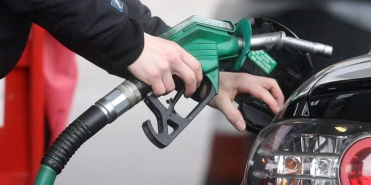 Ulen çmimet e karburanteve, ja sa do të shiten nafta dhe benzina