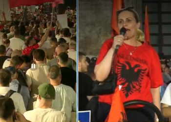 Vuçiç paralajmëroi dorëheqjen, protestuesja në shesh: Merre edhe mikun tënd me vete!