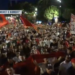 Pas fjalimeve te Kryeministria, nis marshimi në rrugët e Tiranës