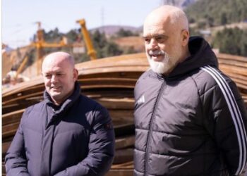 Skema e mbushjes së sallave? Mesazhi i kryebashkiakut: Gjeni ‘entuziastë’ që të duartrokasin Ramën