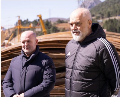 Skema e mbushjes së sallave? Mesazhi i kryebashkiakut: Gjeni ‘entuziastë’ që të duartrokasin Ramën