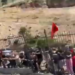 Përplasje në Rrjoll, banorët rrëzojnë gardhin rrethues metalik dhe bllokojnë mjetet e rënda të punës