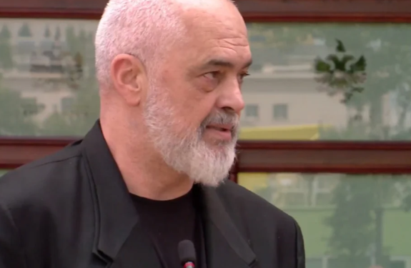 Rama sulmon sërish protestuesit: S’kam kërkuar të flas me të kurdisur dhe të çartur