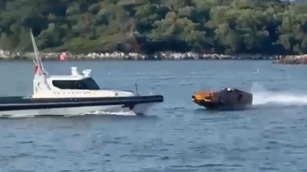 VIDEO/ Momenti kur 22-vjeçari me shpejtësi skëterë përplaset për vdekje me skafin e Policisë në Ksamil