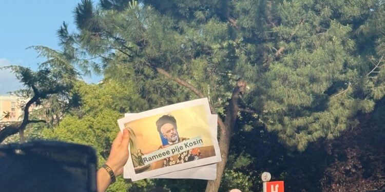 “Ramë, pije kosin”, qytetarët nuk kursehen me ironitë