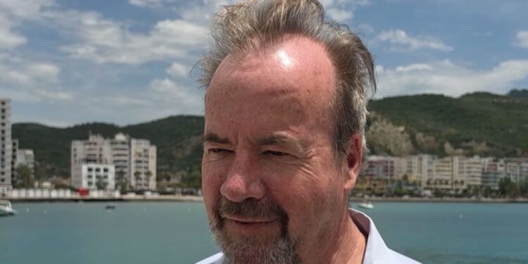 “Zverneci po përdoret politikisht”/ Gazetari i “New York Times” në Vlorë: Akuza të pavërteta “nxijnë” Shqipërinë