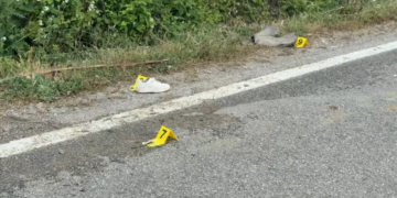3-vjeçari humb jetën pas përplasjes nga automjeti, nëna në spital