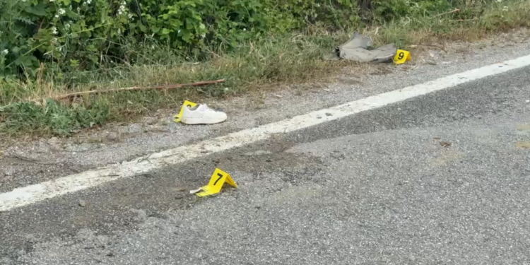3-vjeçari humb jetën pas përplasjes nga automjeti, nëna në spital